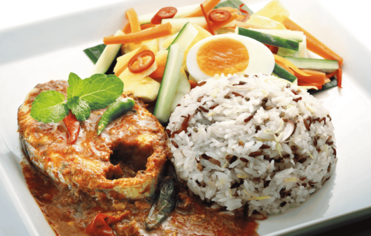Nasi Dagang (Steamed Rice with Fish Curry)